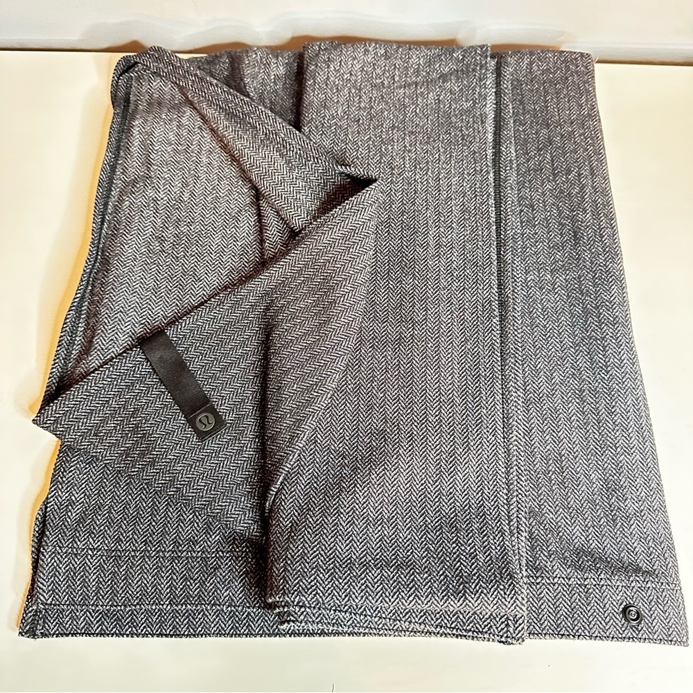 Lululemon - Women’s Vinyasa Scarf, Black/Grey Tweed Pattern, O/S